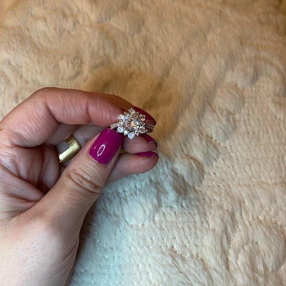 Beautiful ring - Picture 3 of 5